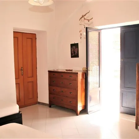 Al Mare - Terrazzi Panoramici E Ampio Giardino Tatil Evi Santa Marina Salina