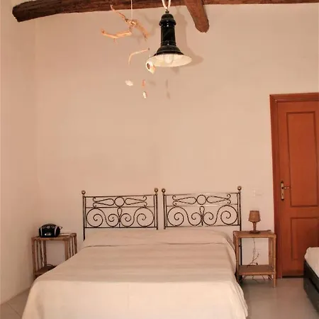 Al Mare - Terrazzi Panoramici E Ampio Giardino Tatil Evi *