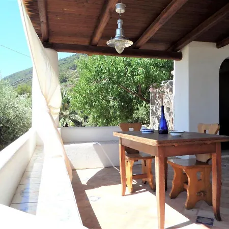 Tatil Evi Al Mare - Terrazzi Panoramici E Ampio Giardino Santa Marina Salina