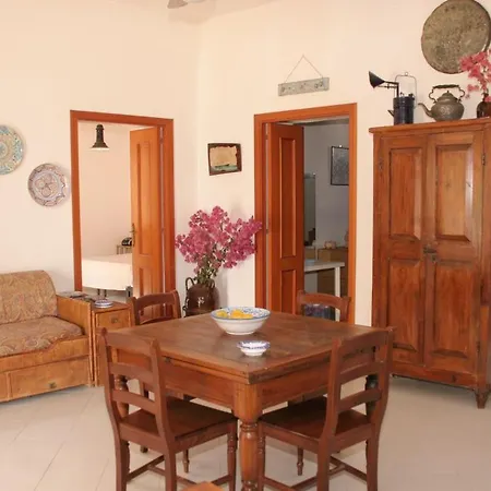 Al Mare - Terrazzi Panoramici E Ampio Giardino Santa Marina Salina