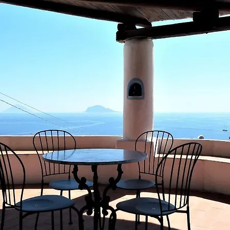 Al Mare - Terrazzi Panoramici E Ampio Giardino Santa Marina Salina