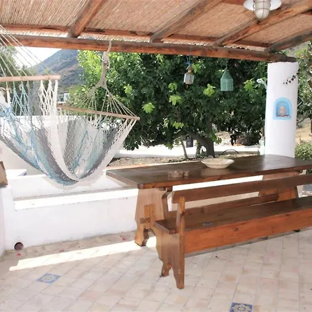 Al Mare - Terrazzi Panoramici E Ampio Giardino Santa Marina Salina