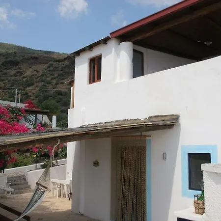 Al Mare - Terrazzi Panoramici E Ampio Giardino Santa Marina Salina